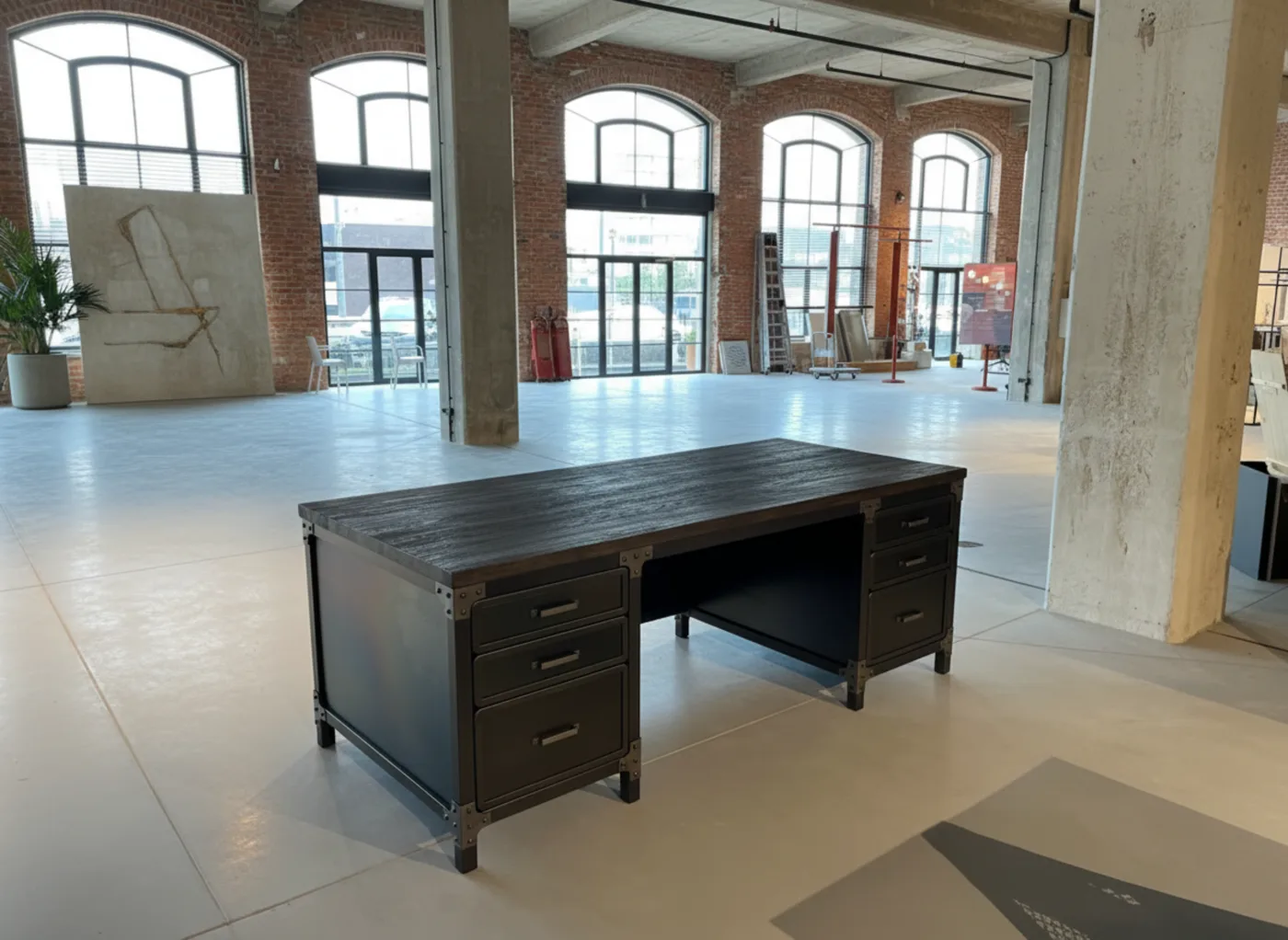 Make a nice looking photo for this work desk it w 1